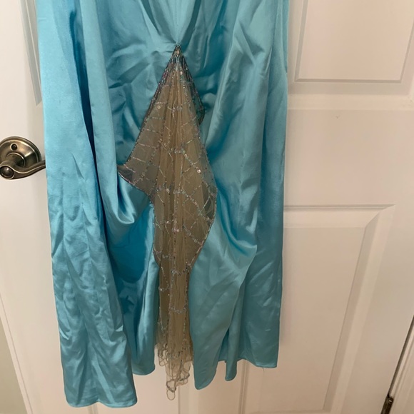 Long formal dress - Picture 4 of 6